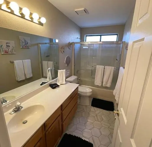 The Gentleman's Jack, Moovalya Keys Value Holiday home Parker