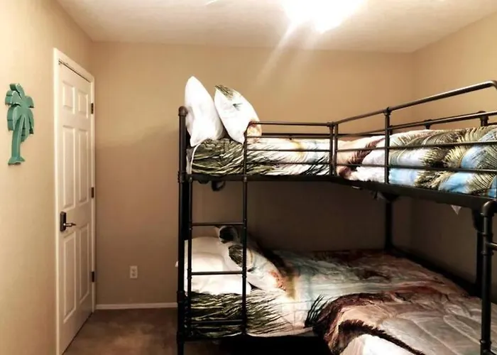The Gentleman's Jack, Moovalya Keys Value Holiday home *